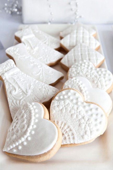 Печенье для свадьбы в белом цвете