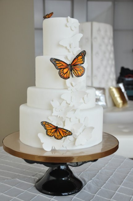 Свадебный торт с бабочками