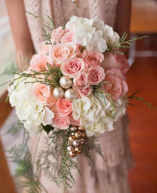 Букет невесты в цвете Rose Quartz