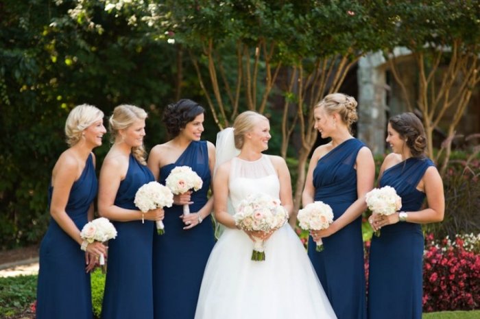 Подружки невесты в цвете Snorkel Blue