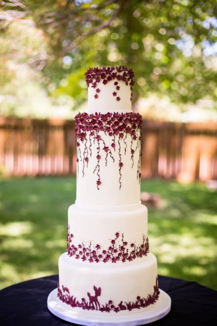 Многоярусный свадебный торт