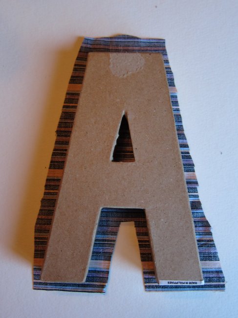 Вырезаем ткань для буквы