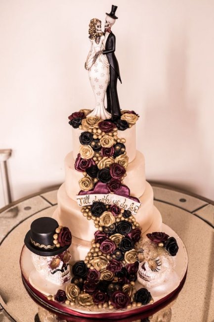 Странный свадебный торт