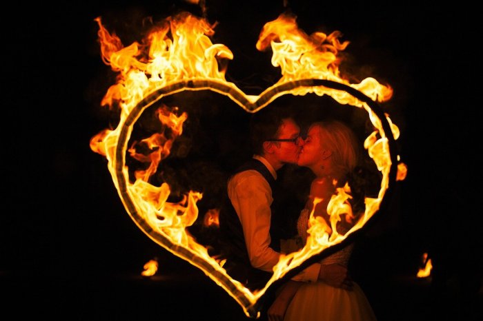 Огненное шоу сделает вашу свадьбу незабываемой