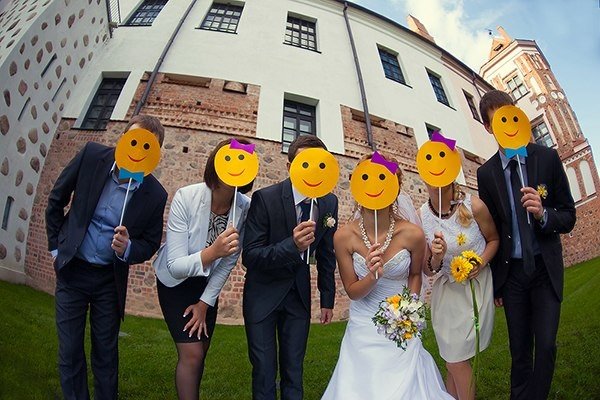 Свадебная фотосессия со смайликами