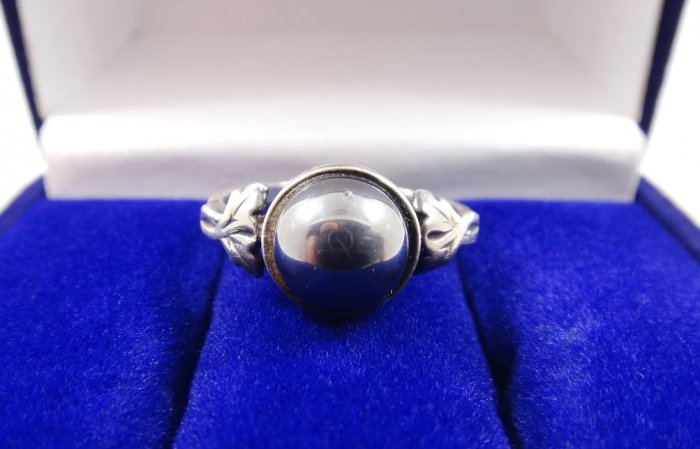 Винтажное серебряное кольцо с гематитом