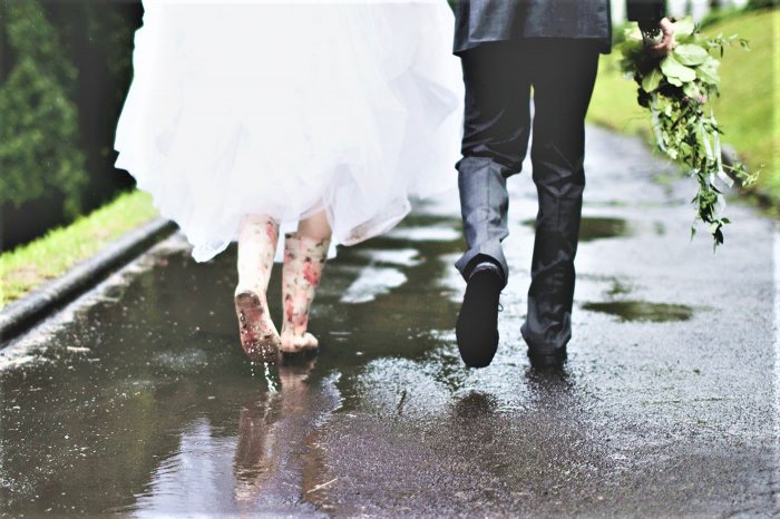 Резиновая обувь для невесты