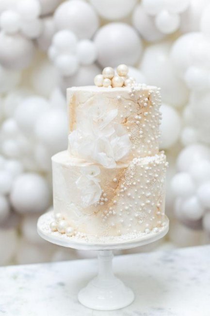 Жемчуг в декоре свадебного торта