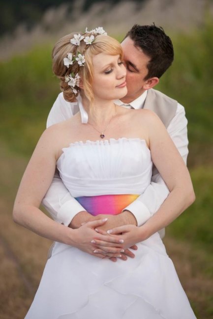 Образ невесты на свадьбе в цвете радуги